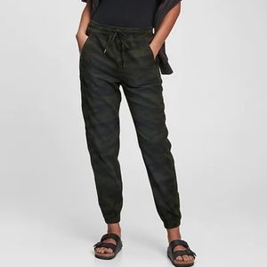 GAP Black & Green Tiger‎ Print Ribbed Pull-On Joggers
